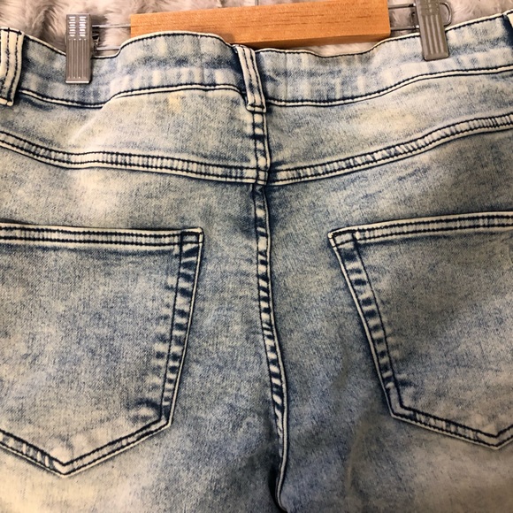 Urban Heritage Light Wash Jean Shorts - Picture 3 of 4
